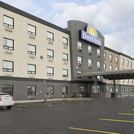 Days Inn By Wyndham Regina Airport West Exterior photo