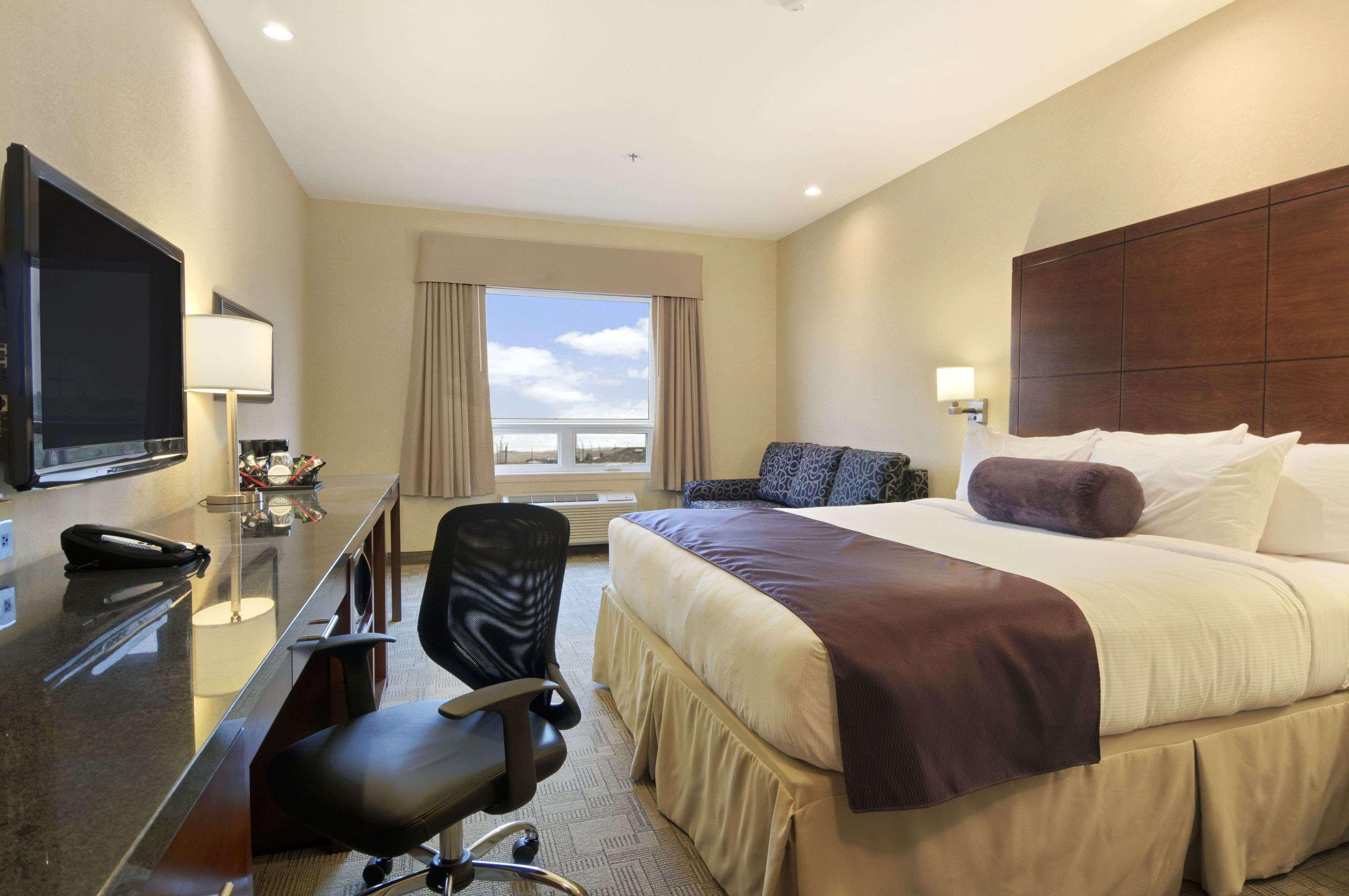 Days Inn By Wyndham Regina Airport West Room photo