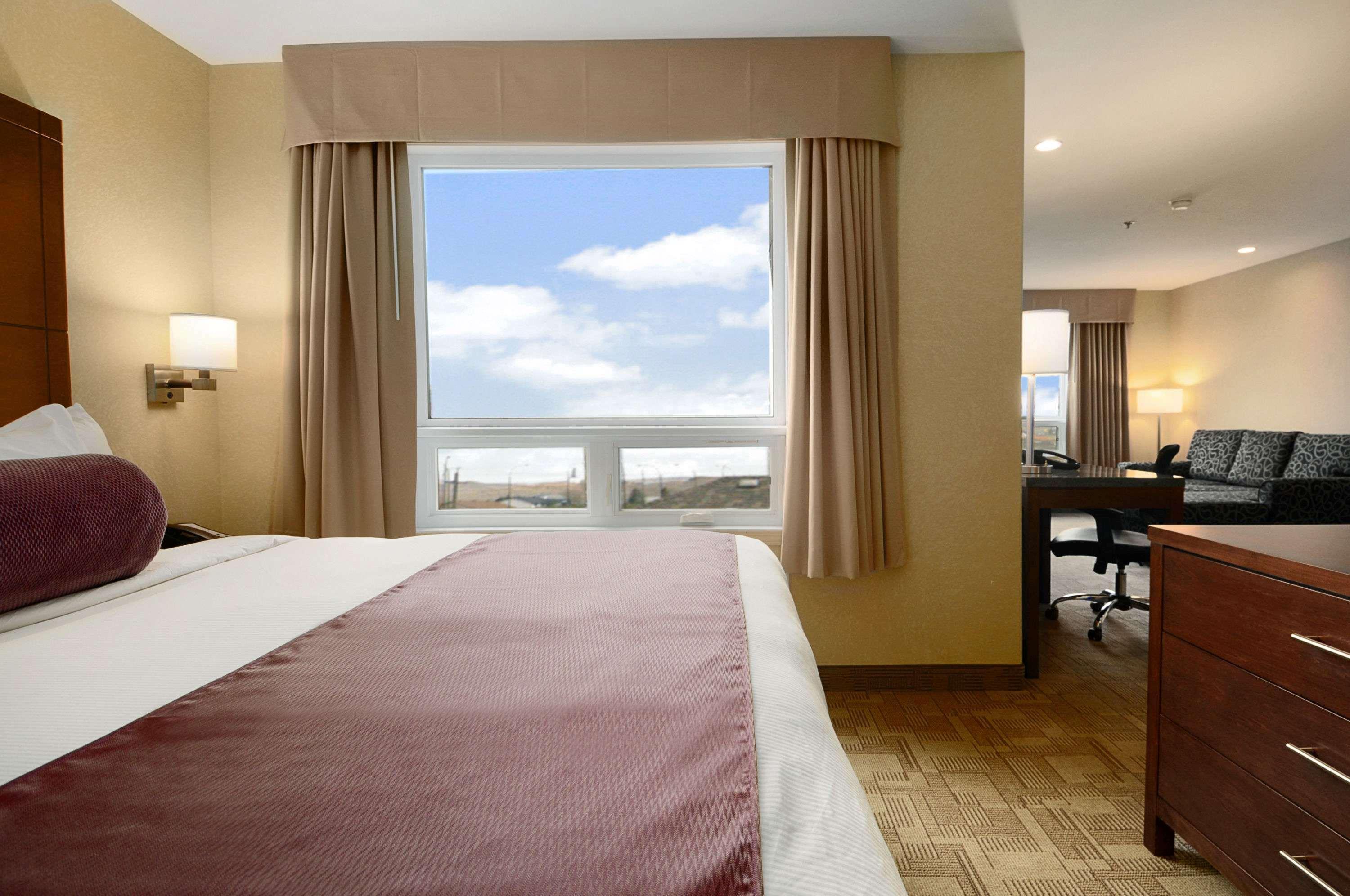 Days Inn By Wyndham Regina Airport West Room photo